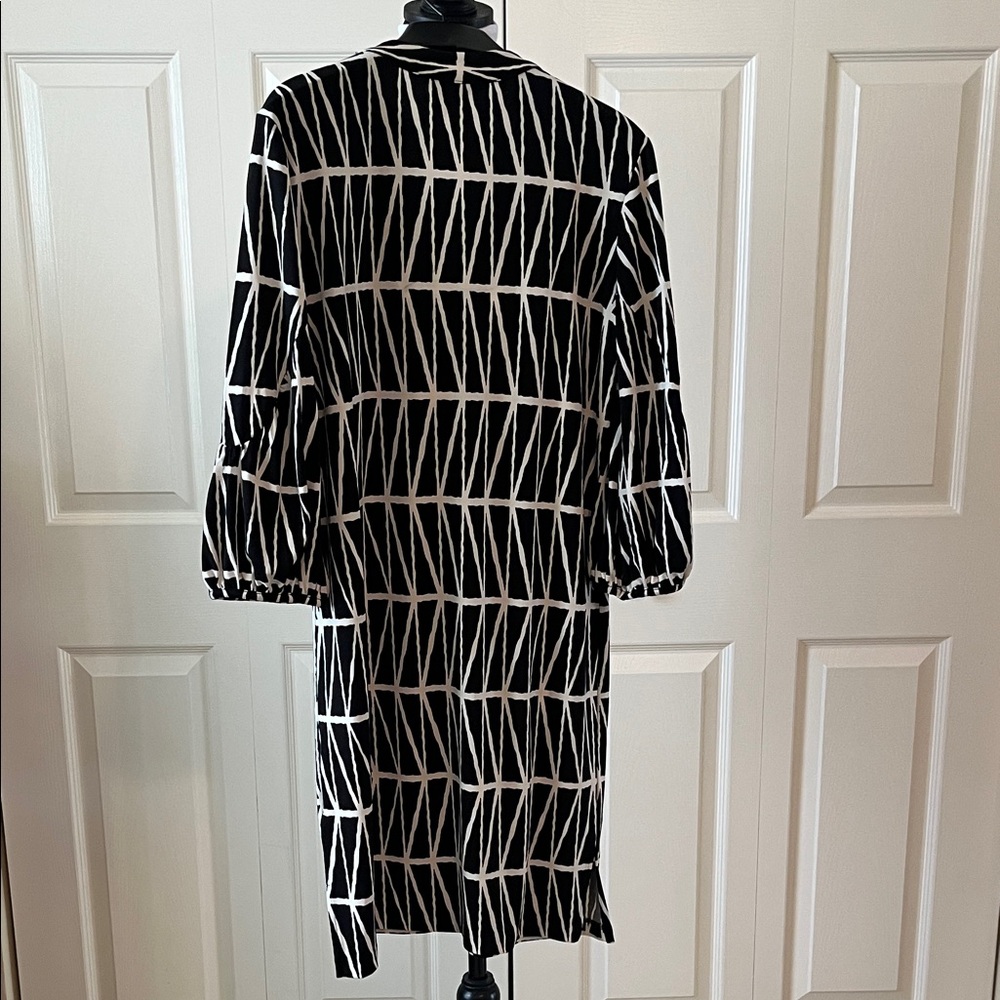 Banana Republic Factory Geometric Black and White Dress - Picture 3 of 3